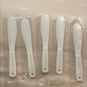 Set of 5 White Plastic Spatulas